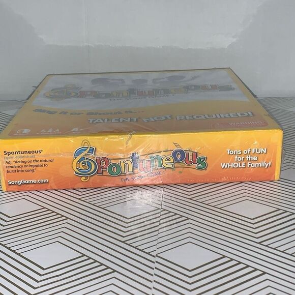 Spontuneous The Song Game Sing It or Shout It Family Party Board Game New - Picture 3 of 4